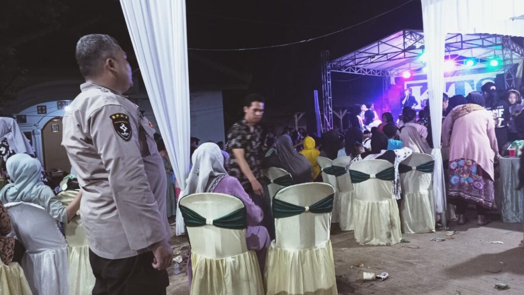 Polsek Saketi Laksanakan Pengamanan Acara Tasyakuran Khitanan dengan Sukses 4 WhatsApp Image 2024 05 22 at 21.24.26