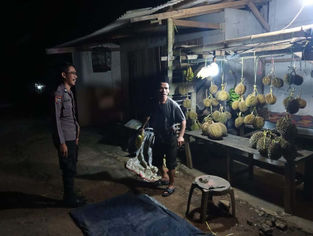 Polsek Mandalawangi Tingkatkan Patroli Mobile dan Sambang untuk Cegah Gangguan Kamtibmas dan Kejahatan 3C 6 WhatsApp Image 2024 05 23 at 00.50.03