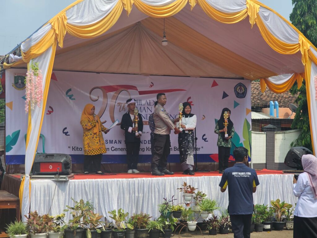 Bhabinkamtibmas Polsek Picung Hadiri Milad ke-20 SMA Negeri 12 Pandeglang 10 WhatsApp Image 2024 05 23 at 01.15.14