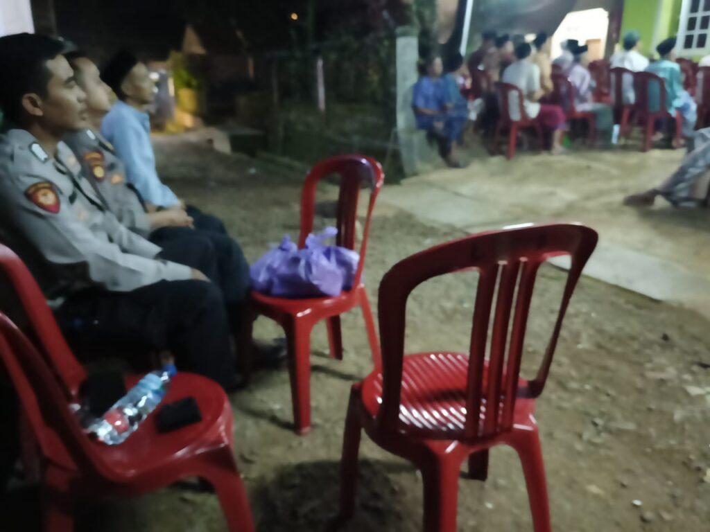 Personil Polsek Bojong Hadiri Pengajian di Desa Binaan 7 WhatsApp Image 2024 05 24 at 10.34.19