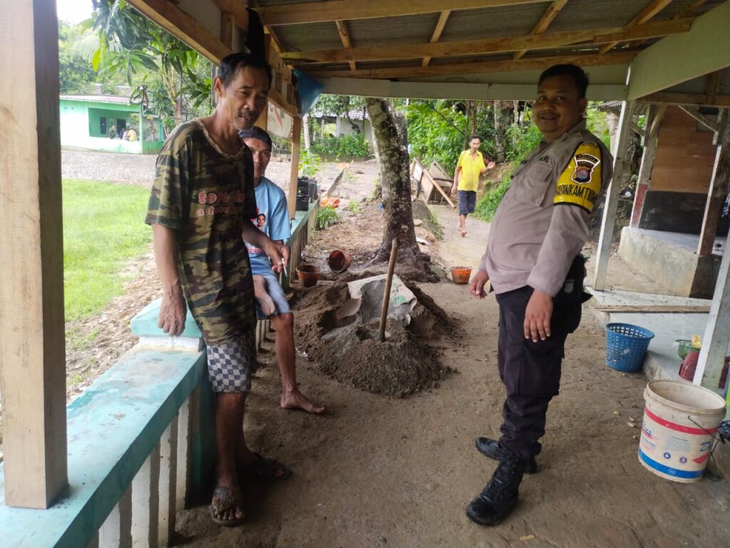 Sambang, Cara Bhabinkamtibmas Polsek Saketi untuk Menciptakan Kamtibmas yang Kondusif 2 WhatsApp Image 2024 05 24 at 23.30.47