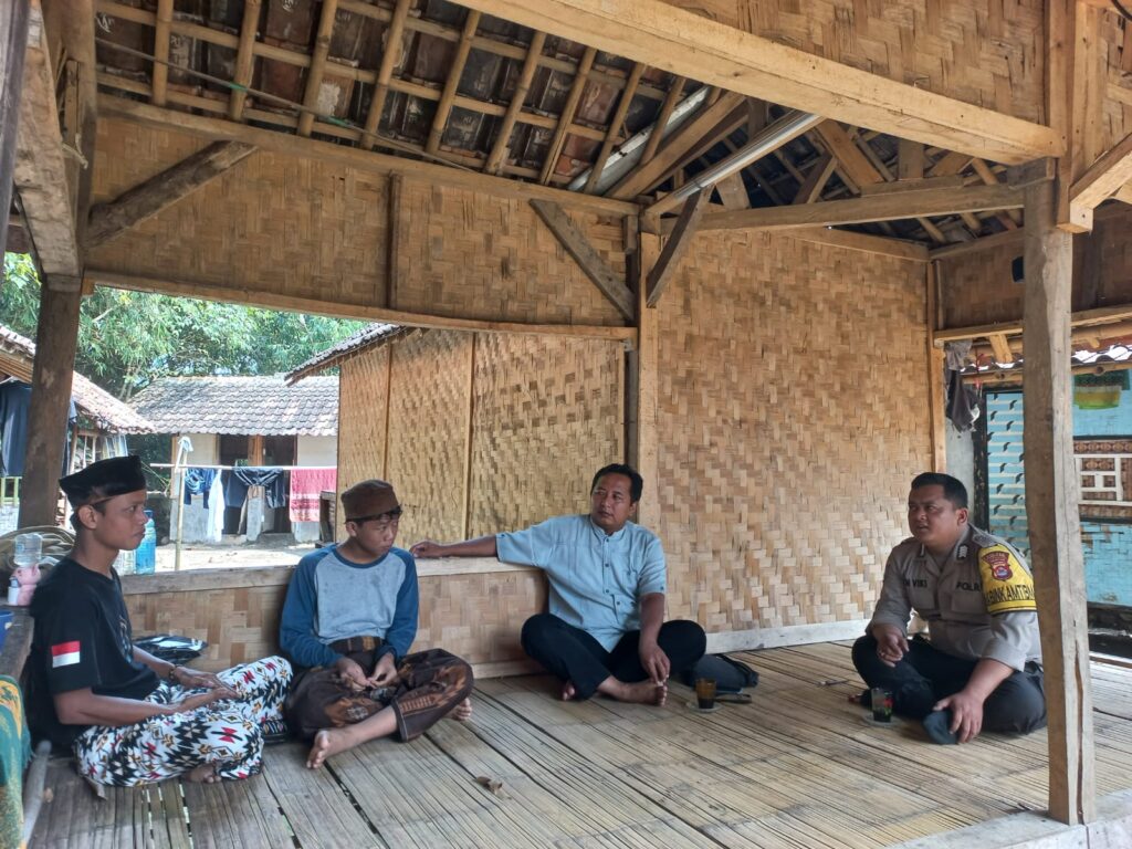 Bhabinkamtibmas Polsek Cimanuk Sambangi Warga Binaan Sisipkan Pesan Kamtibmas 6 WhatsApp Image 2024 05 25 at 01.23.06