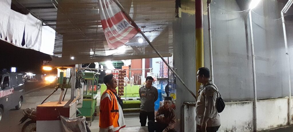 Personil Polsek Cimanuk Polres Pandeglang Lakukan Patroli Malam Demi Cegah Gangguan Kamtibmas 3 WhatsApp Image 2024 05 25 at 01.36.12