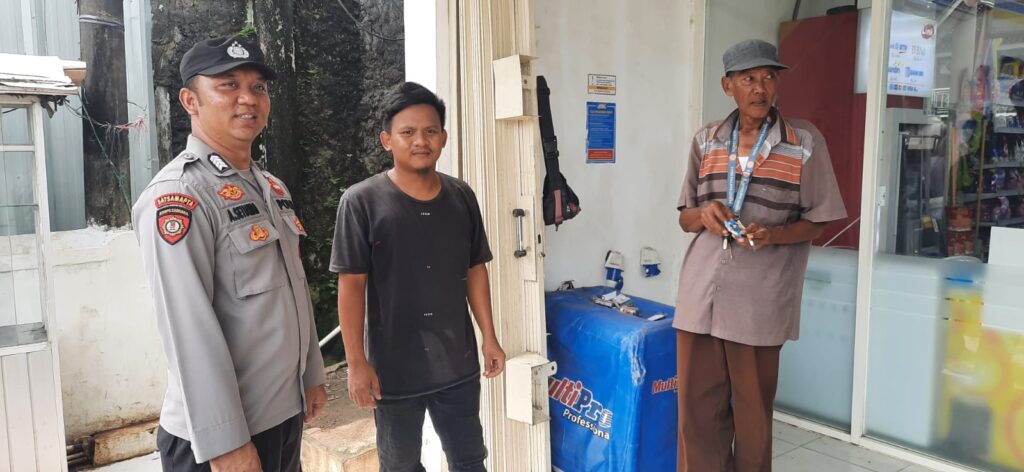 Polsek Picung Polres Pandeglang Laksanakan Patroli Rutin dan KRYD untuk Menciptakan Suasana Kondusif Selama Libur Panjang 8 WhatsApp Image 2024 05 25 at 02.27.46
