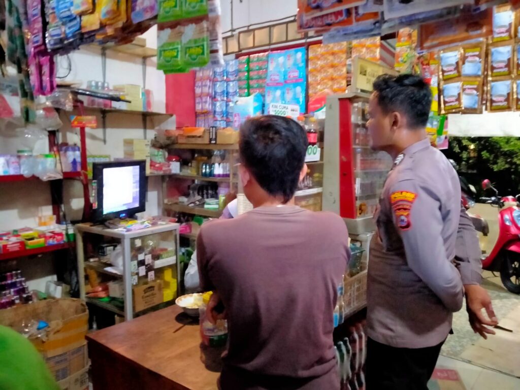 Anggota Piket Polsek Angsana Polres Pandeglang Laksanakan Patroli Dialogis Malam Hari di Desa Angsana 4 WhatsApp Image 2024 05 25 at 19.26.08