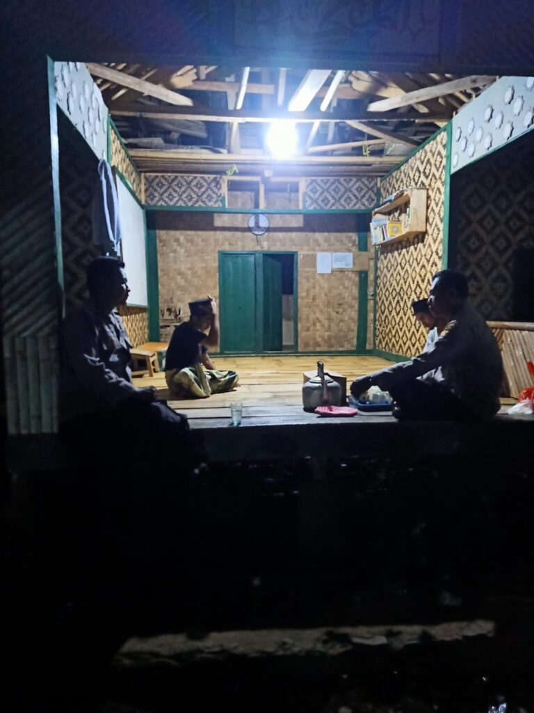 Kunjungan Kanit Binmas Polsek Cadasari ke Rumah Warga Tingkatkan Keamanan dan Keakraban 1 WhatsApp Image 2024 05 26 at 00.13.33