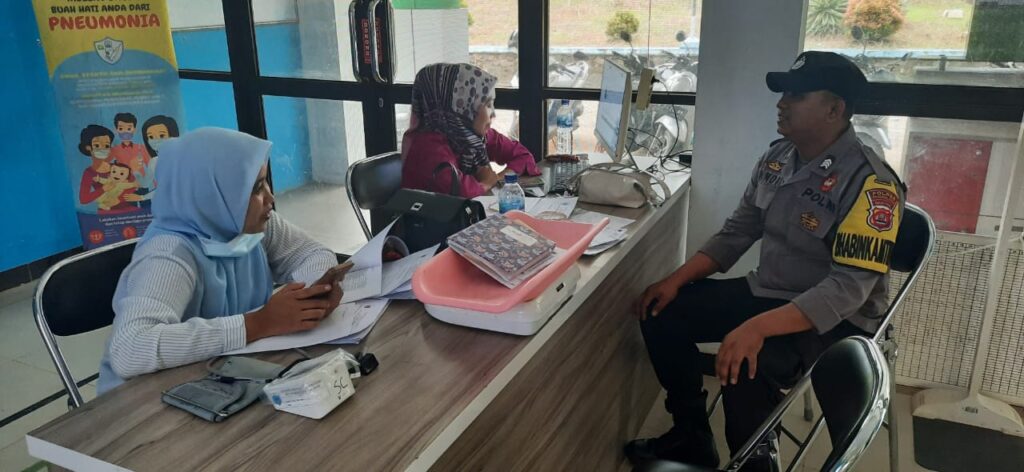 Bhabinkamtibmas Polsek Picung Sambang ke Puskesmas Kecamatan Picung di wilayah Desa Binaan 2 WhatsApp Image 2024 05 26 at 04.17.02