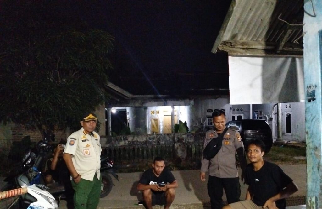 Bhabinkamtibmas Polsek Angsana Polres Pandeglang Brigadir Jumhani Laksanakan Patroli Rutin di Desa Cikayas 6 WhatsApp Image 2024 05 26 at 05.50.29