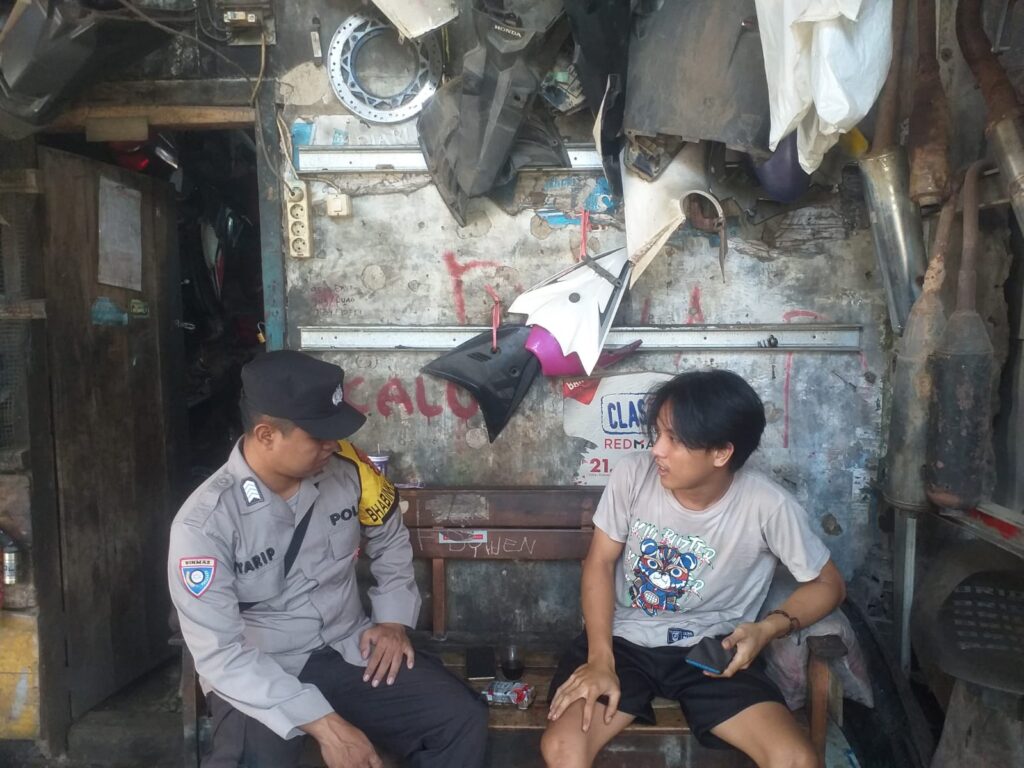 Polsek Menes Sambangi Bengkel Motor dan Himbau Pedagang Spare Part Bekas di Menes Pandeglang 1 WhatsApp Image 2024 05 28 at 19.05.57