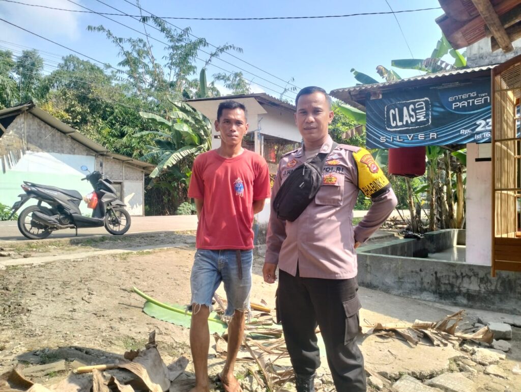 Bhabinkamtibmas Polsek Angsana Polres Pandeglang Melaksanakan Sambang di Desa Karangsari 6 WhatsApp Image 2024 05 28 at 19.56.37