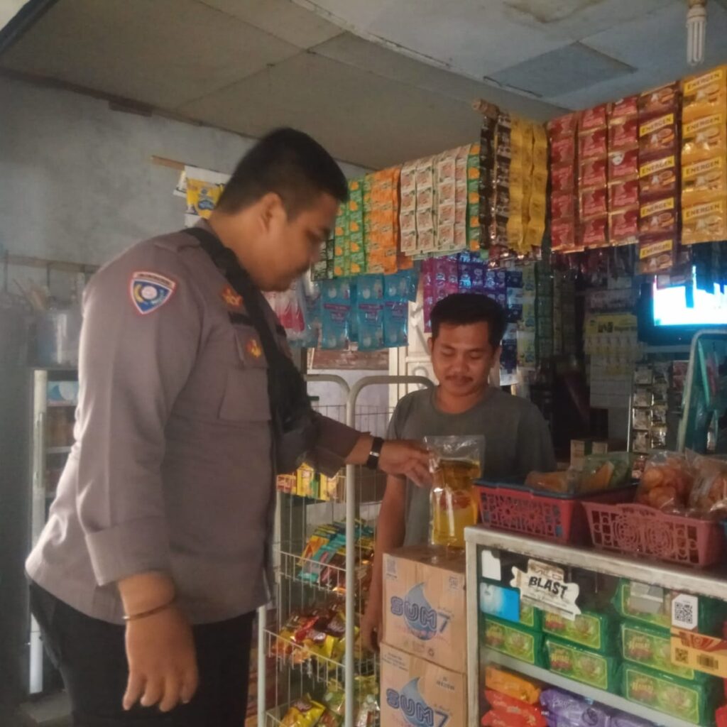 Sambangi Masyarakat Desa Kramatmanik, Bhabinkamtibmas Polsek Angsana Polres Pandeglang Berikan Pesan Kamtibmas 9 WhatsApp Image 2024 05 28 at 19.57.32