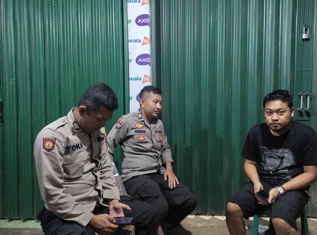 Polsek Cibaliung Gelar Patroli Malam Cegah Balap Liar dan Kejahatan 7 WhatsApp Image 2024 05 30 at 22.09.58