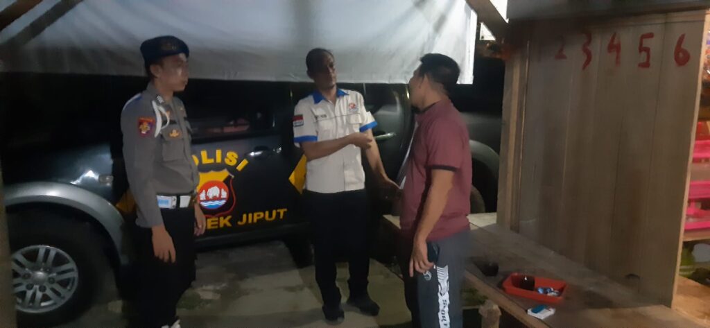 Ciptakan Kondusifitas Wilayah Polsek Jiput Tingkatkan Patroli Malam 8 WhatsApp Image 2024 05 30 at 22.30.34