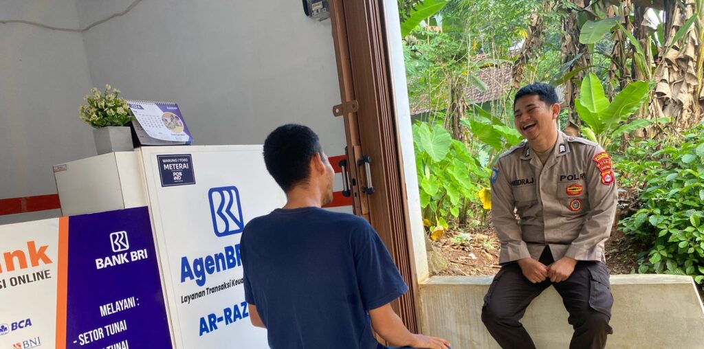 Patroli dan Sambang Agen BRI Link, Personil Polsek Saketi Himbau Tingkatkan Keamanan Dengan Pasang CCTV 9 IMG 20240601 WA0085