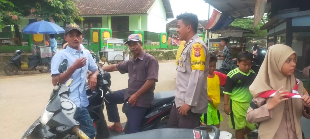 Sambang Pangkalan Ojek, Bhabinkamtibmas Polsek Saketi Sampaikan Himbauan Kamtibmas 8 IMG 20240601 WA0086