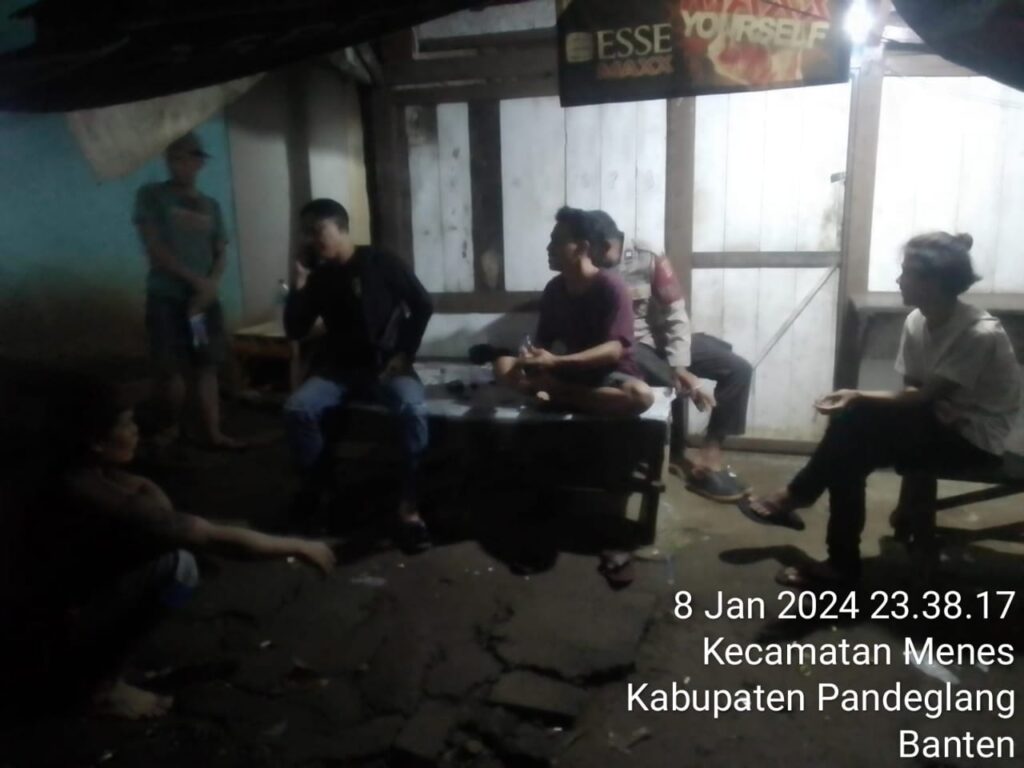 Sebagai Upaya Menjaga Kamtibmas, Polsek Menes Beri Himbauan Kepada Pemuda yang Nongkrong 10 IMG 20240609 WA0038