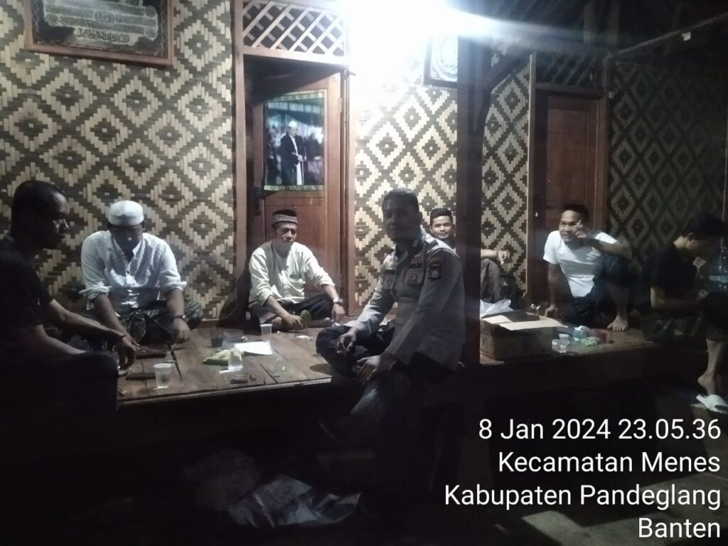 Polsek Menes Polres Pandeglang Gelar Patroli Malam dan Sambang Masyarakat 7 IMG 20240609 WA0041