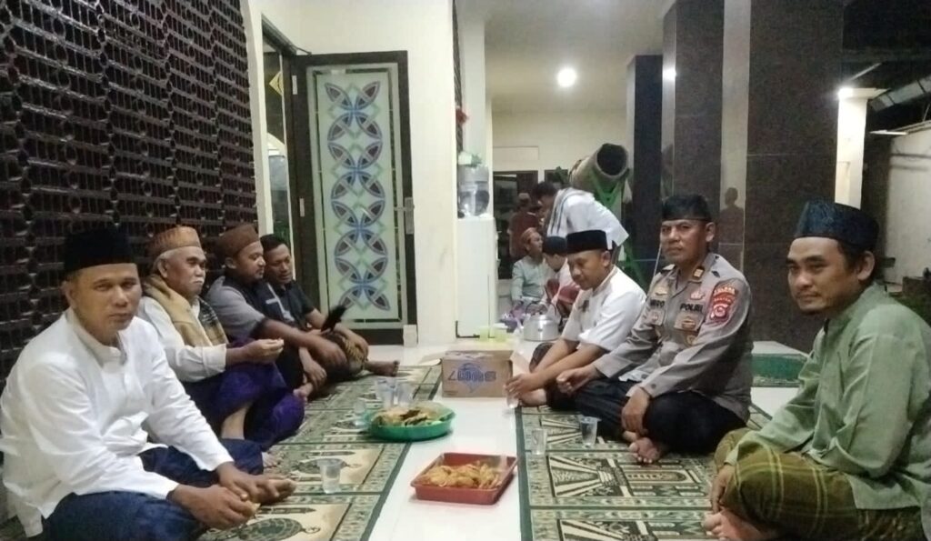 Kapolsek Menes Pandeglang, Rutin Hadiri Kegiatan Pengajian di Kecamatan Menes 1 WhatsApp Image 2024 06 03 at 08.53.45