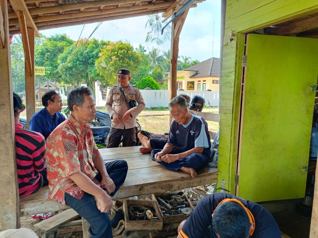 Polsek Cibaliung Sambangi Warga untuk Tingkatkan Keamanan dan Ketertiban 1 WhatsApp Image 2024 06 14 at 12.32.51