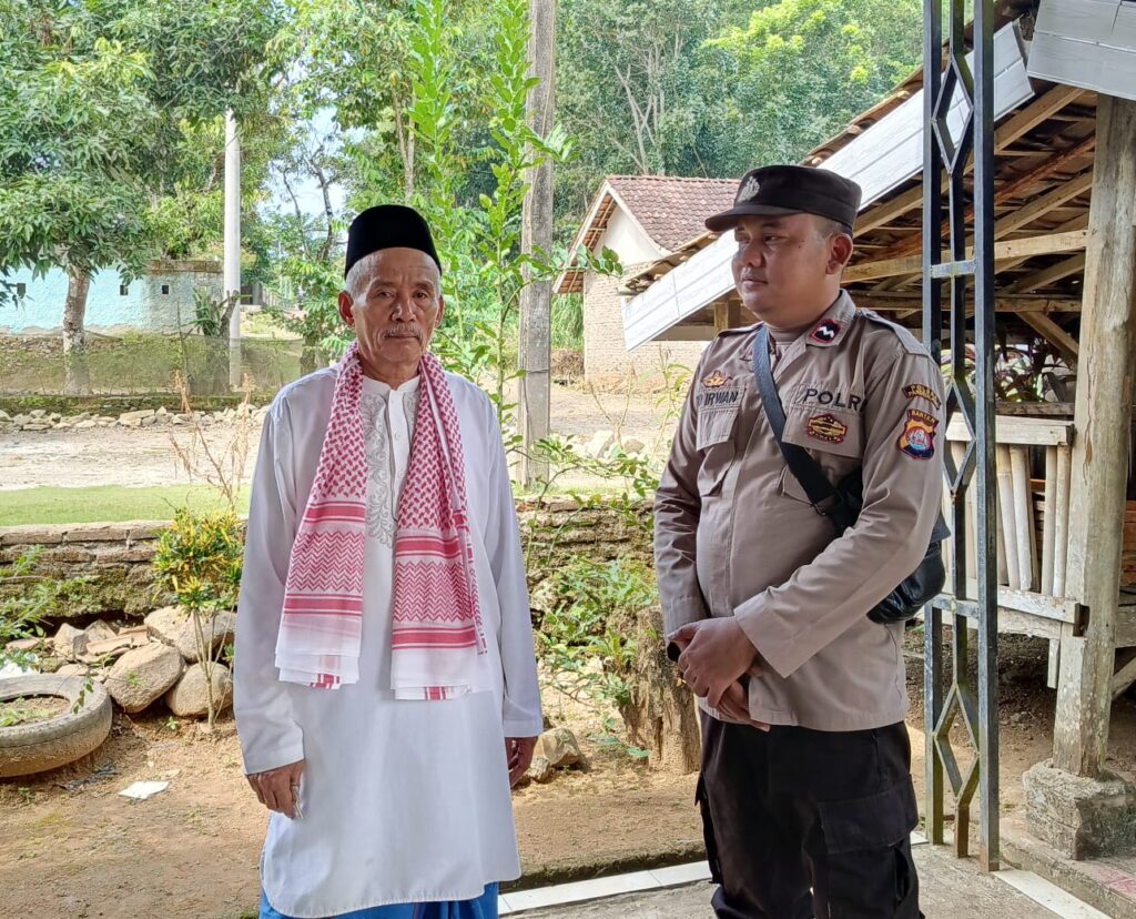 Polsek Cibaliung Sambangi Ponpes AL-ANSOR untuk Silaturahmi dan Sambang 6 WhatsApp Image 2024 06 14 at 13.44.34
