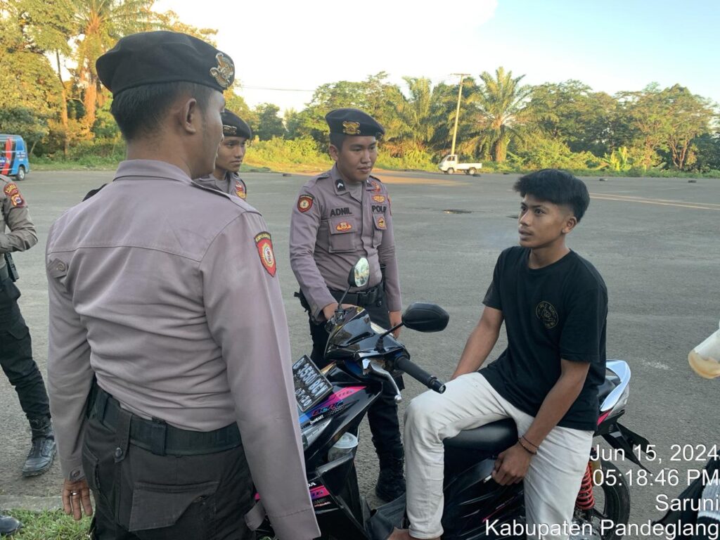 Sat Samapta Polres Pandeglang Berikan Edukasi kepada Remaja di Stadion Badak Pandeglang 3 WhatsApp Image 2024 06 15 at 18.44.08