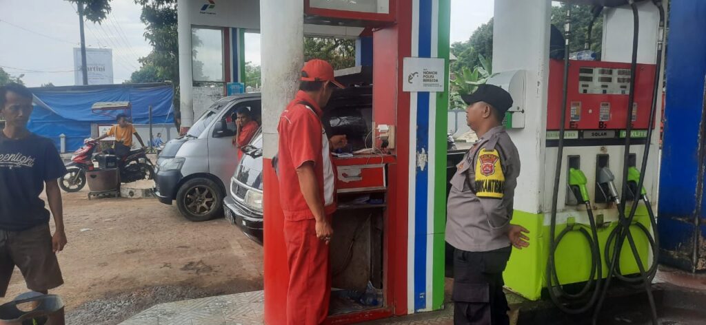 Personil Polsek Picung Polres Pandeglang Lakukan Patroli Rutin di SPBU Picung 8 WhatsApp Image 2024 06 16 at 07.24.51