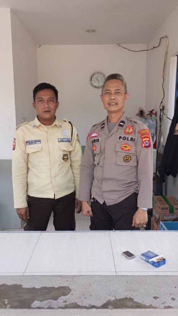 Bhabinkamtibmas Polsek Cadasari Aipda Ibnu Haris Kontrol Satpam PT CNS 9 WhatsApp Image 2024 06 23 at 12.08.04