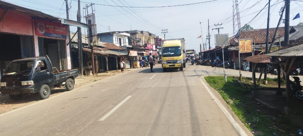 Polsek Bojong Polres Pandeglang Gelar Rutinitas Pengaturan Lalu Lintas pada Senin Pagi 6 WhatsApp Image 2024 06 24 at 08.02.39