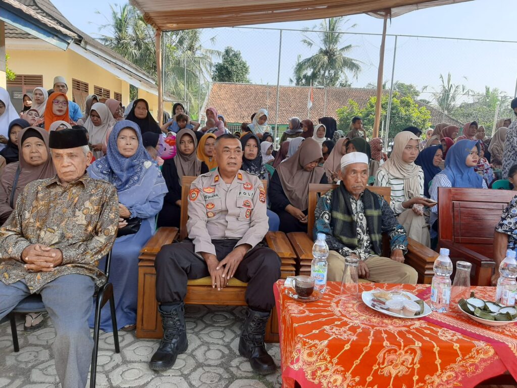 Kapolsek Bojong Polres Pandeglang Hadiri Tasyakuran Pelepasan dan Kenaikan Kelas Madrasah Tsanawiyah Marlul Anwar Kecamatan Bojong 7 WhatsApp Image 2024 06 24 at 12.35.00