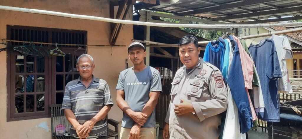 Bhabinkamtibmas Polsek Bojong Polres Pandeglang Sambangi Warga Binaan untuk Menciptakan Kondusifitas Wilayah 8 WhatsApp Image 2024 06 24 at 12.35.27
