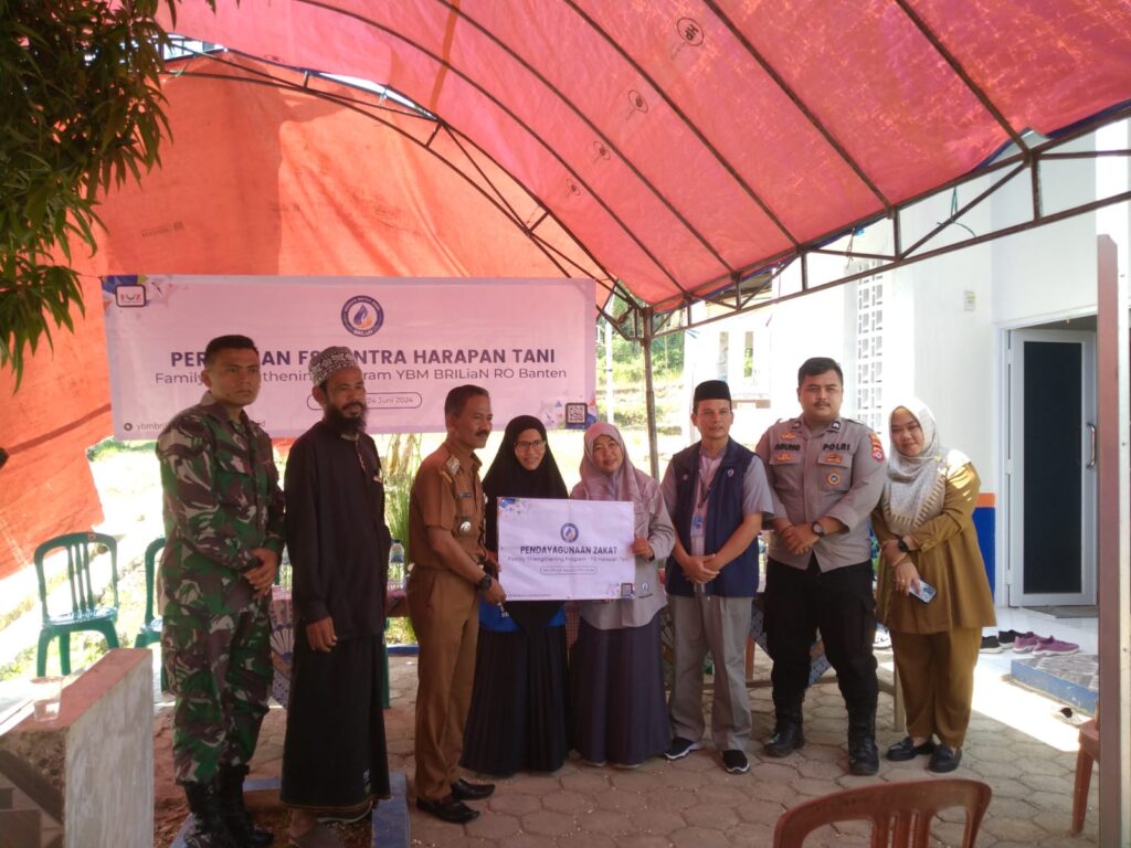 Polsek Angsana Hadiri Peresmian FS Sentra Harapan Tani Program YBM Brilian di Desa Karangsari Berlangsung Lancar 6 WhatsApp Image 2024 06 24 at 18.38.33
