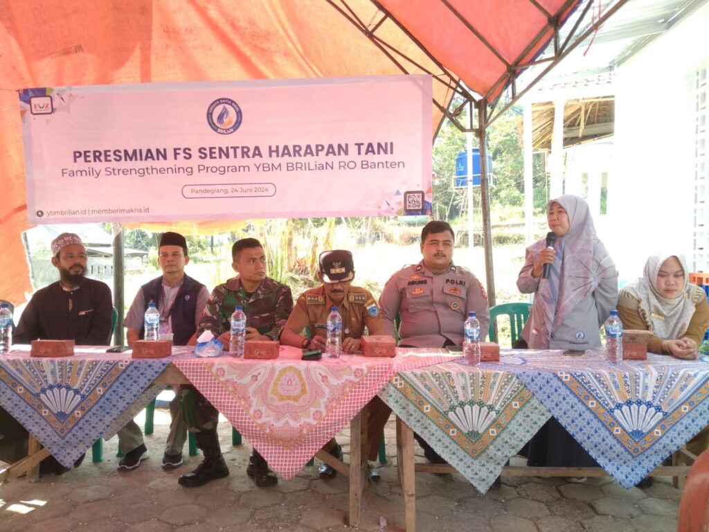 Bhabinkamtibmas Polsek Angsana Polres Pandeglang Hadiri Kegiatan Peresmian FS Sentra Harapan Tani Program YBM Brilian dan Sampaikan Pesan Kamtibmas 10 WhatsApp Image 2024 06 24 at 18.39.32