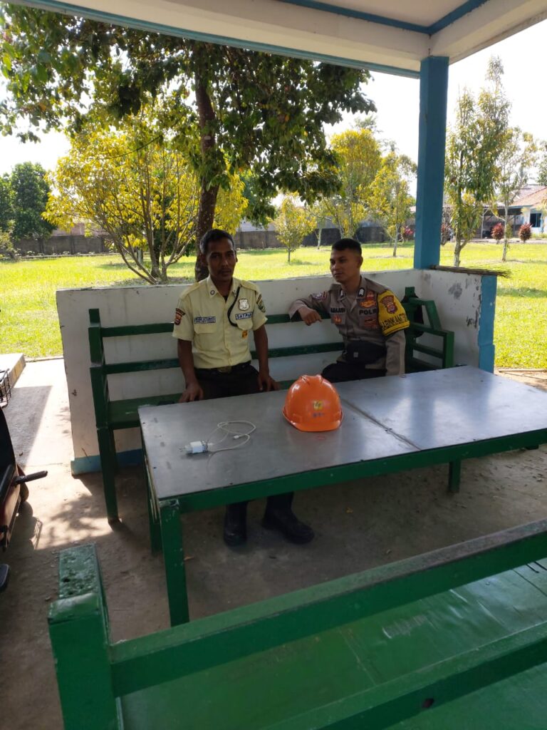 Bhabinkamtibmas Polsek Labuan Sambangi Warga, Jalin Silaturahmi dan Ciptakan Kamtibmas Kondusif 5 WhatsApp Image 2024 06 25 at 02.06.01