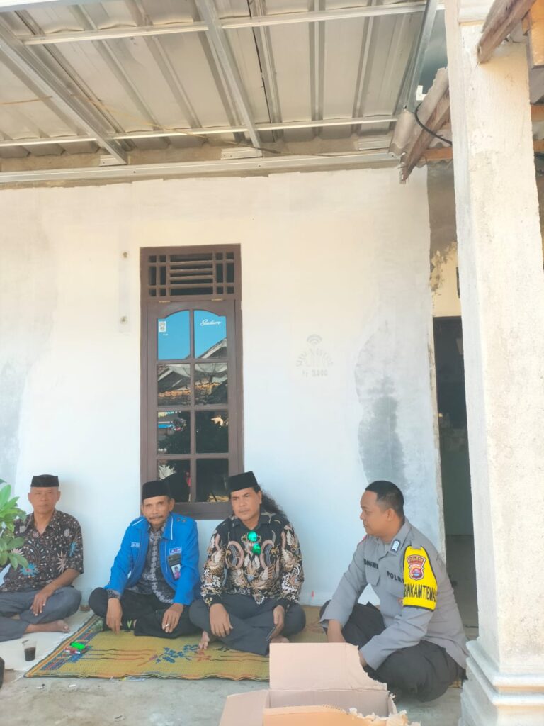 Bhabinkamtibmas Polsek Carita Sambangi Tokoh Masyarakat dan Kepala KUA Kecamatan Carita 4 WhatsApp Image 2024 06 27 at 04.58.22
