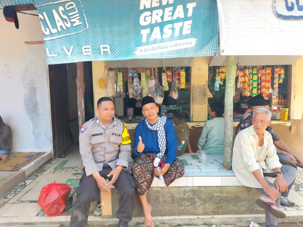 Bhabinkamtibmas Polsek Carita Silaturahmi dengan Tokoh Agama Ketua MUI Kecamatan Carita 6 WhatsApp Image 2024 06 27 at 05.03.04