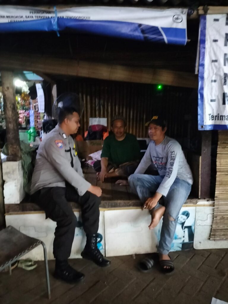 Personil Polsek Carita Melaksanakan Patroli Malam di Wilayah Kecamatan Carita 7 WhatsApp Image 2024 06 27 at 05.08.15