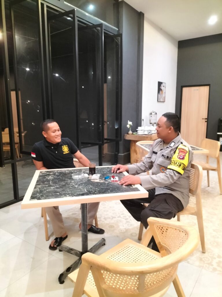 Personil Polsek Carita Sambangi Penginapan dan Memberikan Himbauan kepada Petugas Keamanan 9 WhatsApp Image 2024 06 27 at 05.13.42