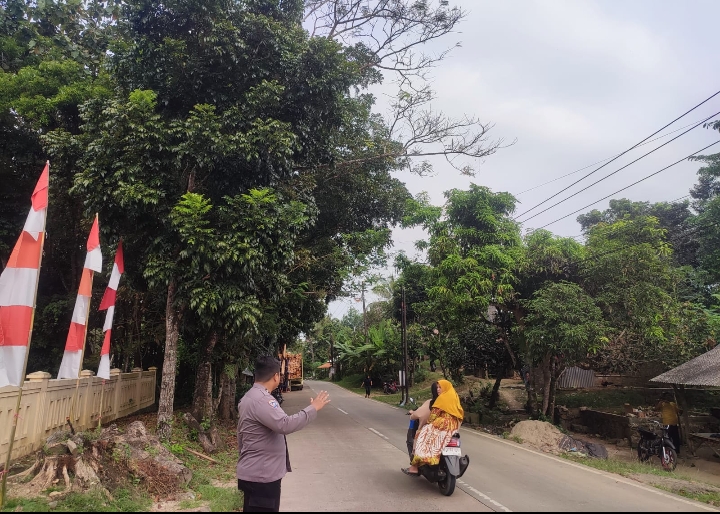 Anggota Piket Polsek Angsana Polres Pandeglang, Laksanakan Strongpoint Sore di Jl Raya Munjul-Angsana 10 WhatsApp Image 2024 06 27 at 06.02.31