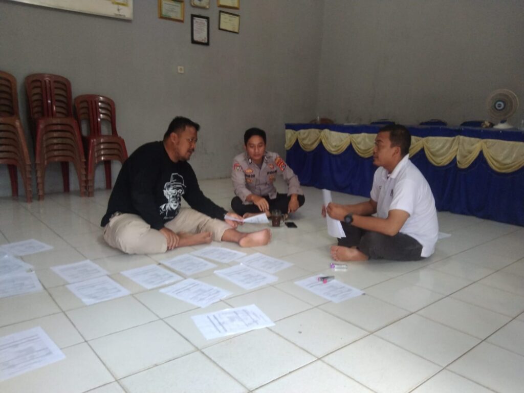 Polsek Cikedal Sambangi RT/RW dan Tokoh di Kecamatan Cikedal 7 WhatsApp Image 2024 06 28 at 00.48.04