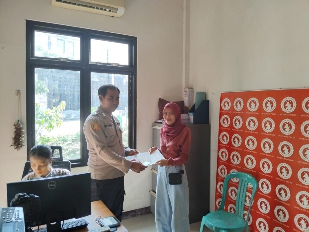 Berikan Pelayanan Prima Polsek Cadasari Layani Pembuatan SKCK 6 WhatsApp Image 2024 06 28 at 08.22.53