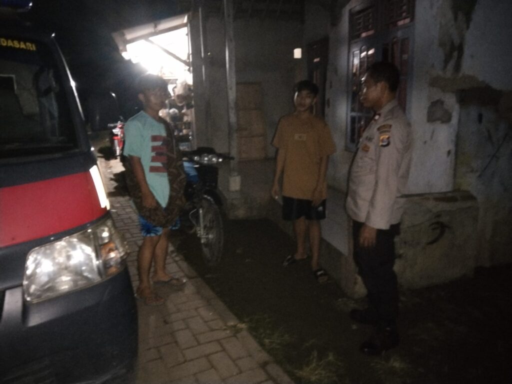 Polsek Cadasari Gelar Patroli Malam Dialogis Ciptakan Wilayah yang Kondusif 2 WhatsApp Image 2024 06 28 at 08.24.39