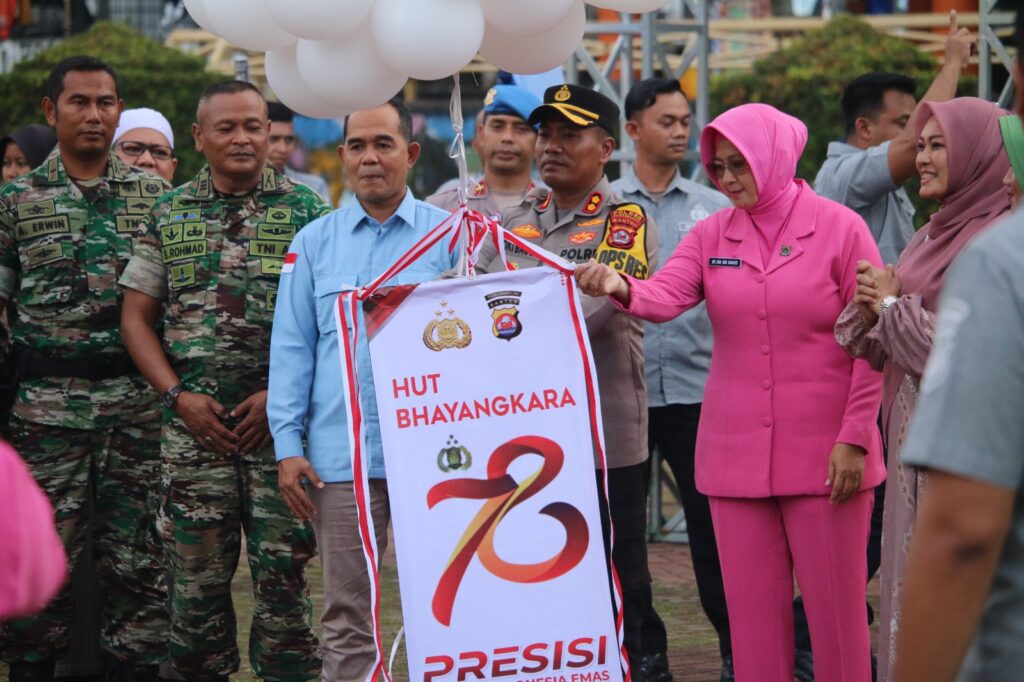 Kapolres Pandeglang Resmi Membuka Bazar Murah dalam Rangka HUT Bhayangkara ke-78 5 WhatsApp Image 2024 06 28 at 18.10.23