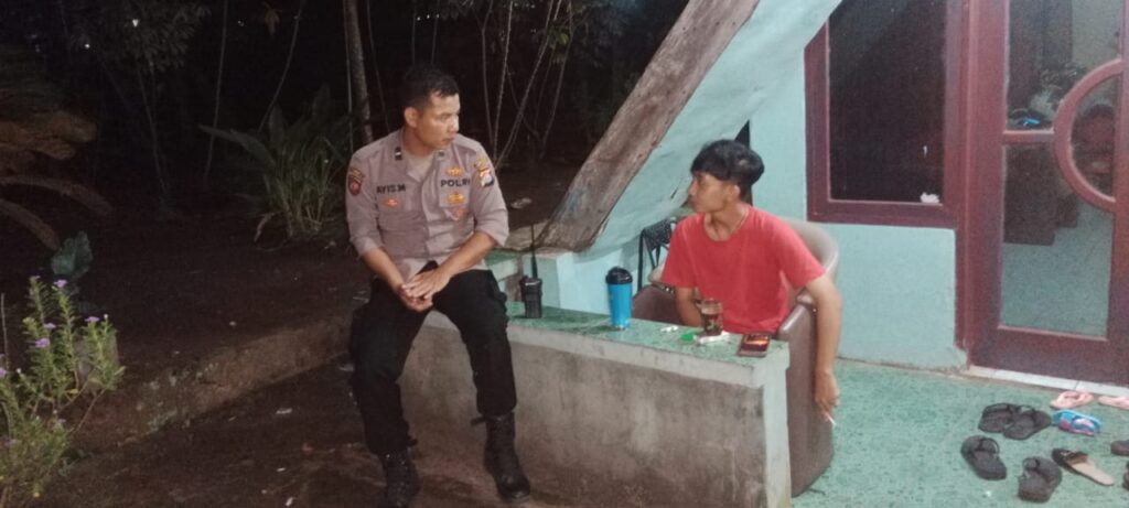 Patroli Malam Dialogis Polsek Cadasari Tingkatkan Keamanan Warga Binaan 2 WhatsApp Image 2024 06 30 at 07.12.28