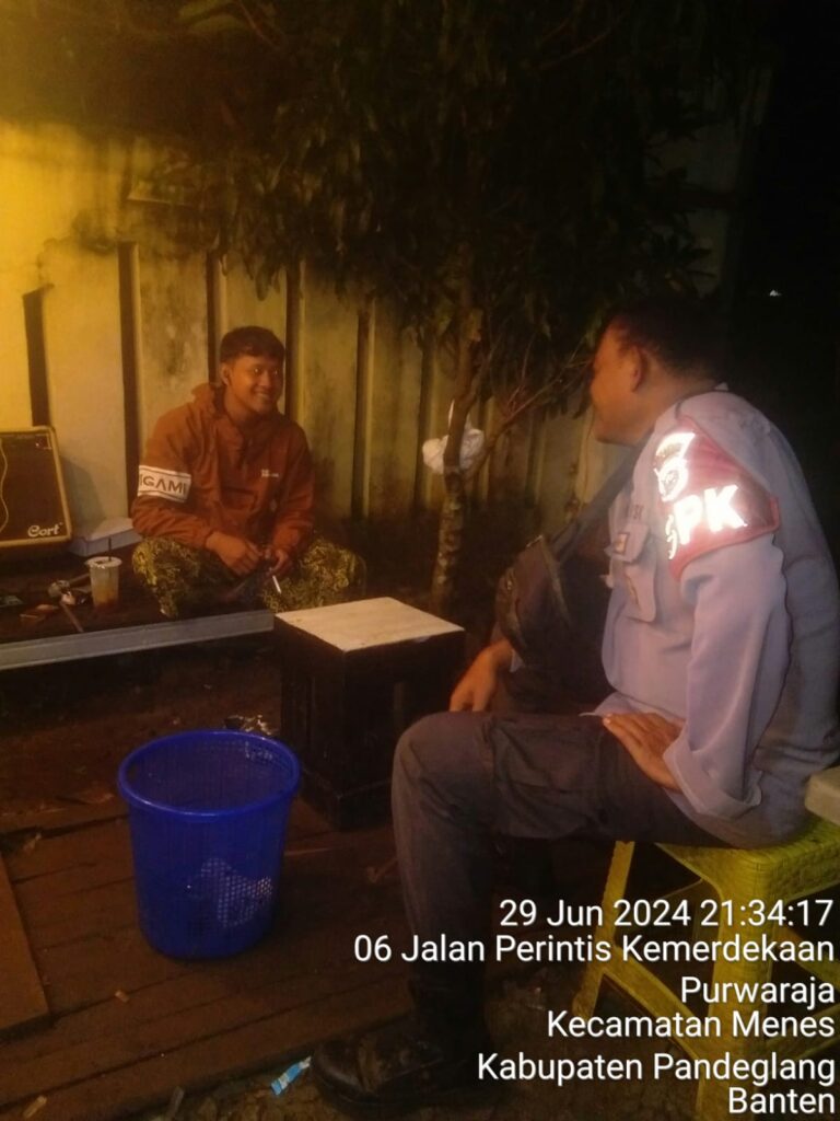Polsek Menes Gelar Patroli Dialogis dan Himbauan Kamtibmas 4 WhatsApp Image 2024 06 30 at 13.24.56