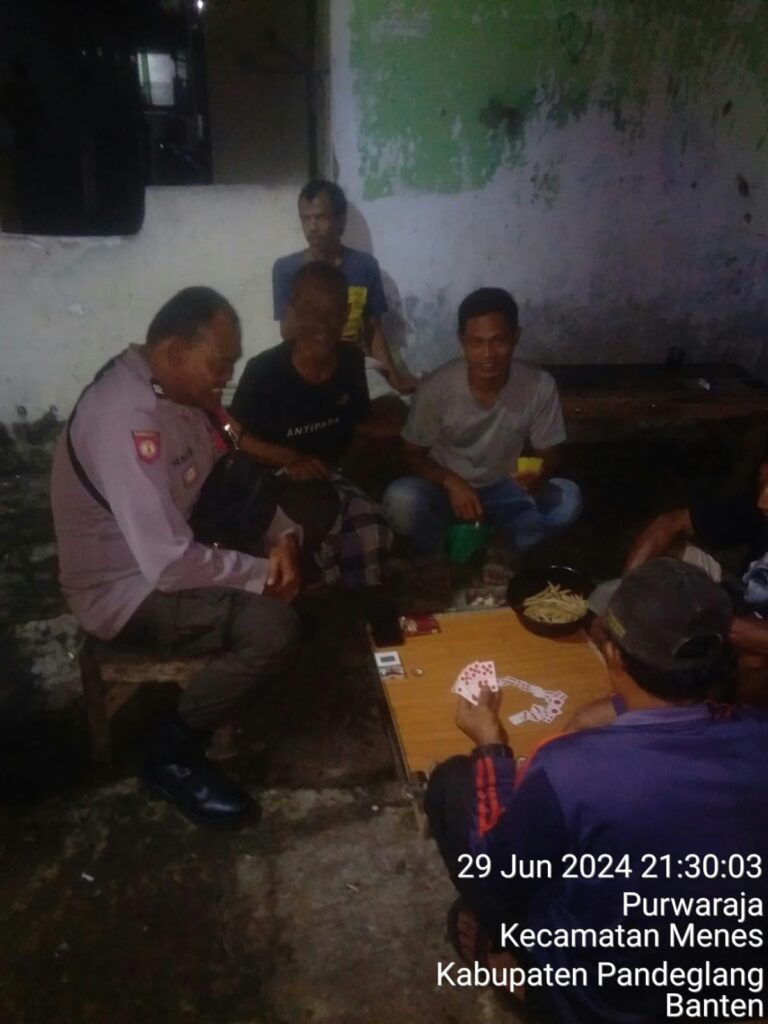 Polsek Menes Gelar Patroli Dialogis dan Himbauan Kamtibmas kepada Pemuda 5 WhatsApp Image 2024 06 30 at 13.29.40