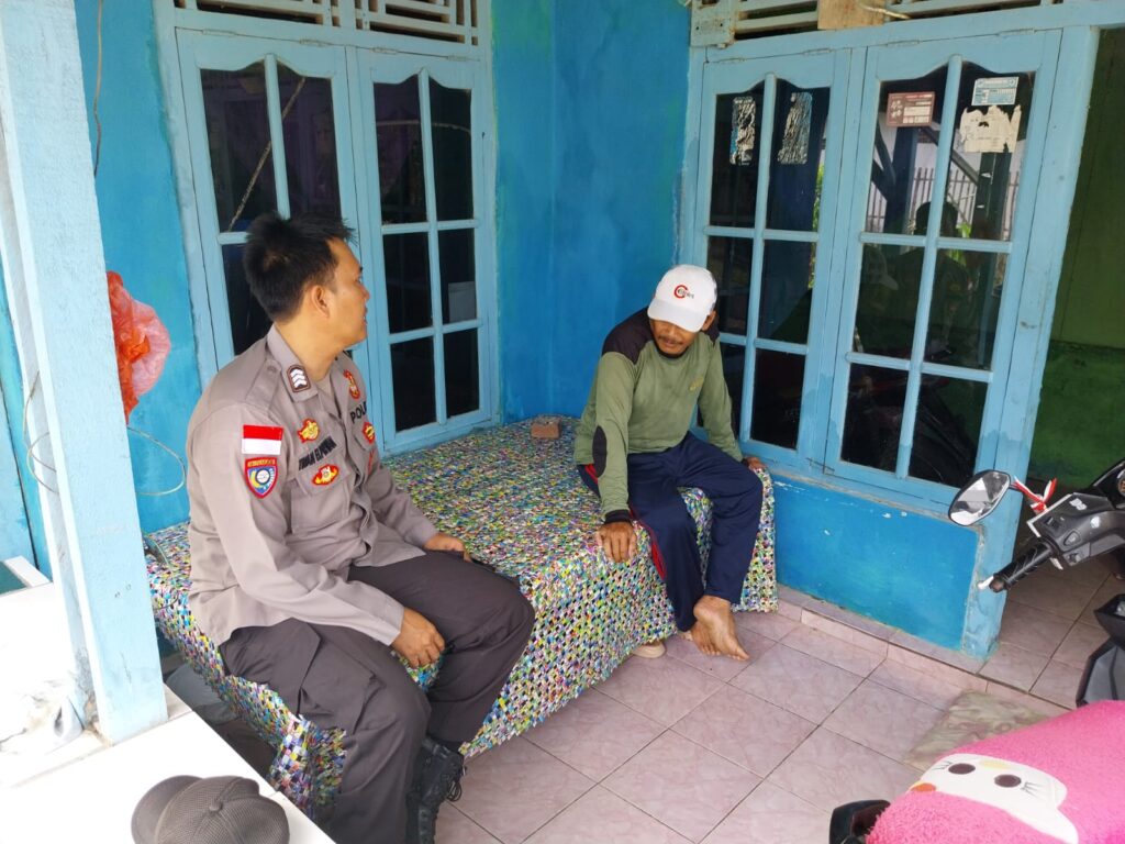 Bhabinkamtibmas Polsek Cikeusik Sambangi Warga Binaan Berikan Edukasi Kamtibmas 9 WhatsApp Image 2024 06 30 at 18.06.56
