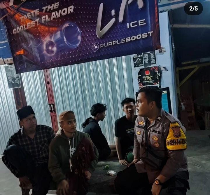 Bhabinkamtibmas Polsek Angsana Polres Pandeglang Sambangi Masyarakat Desa Angsana dan Sampaikan Pentingnya Menjaga Kondusifitas Lingkungan 2 WhatsApp Image 2024 06 30 at 18.55.07