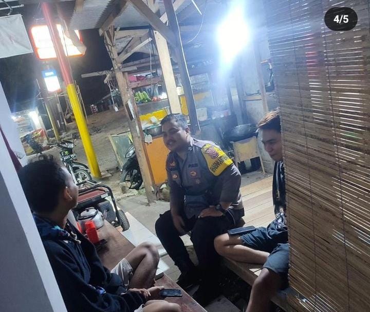 Bhabinkamtibmas Polsek Angsana Polres Pandeglang Laksanakan Patroli Dialogis Sasar Pemukiman dan Waralaba 4 WhatsApp Image 2024 06 30 at 18.55.27