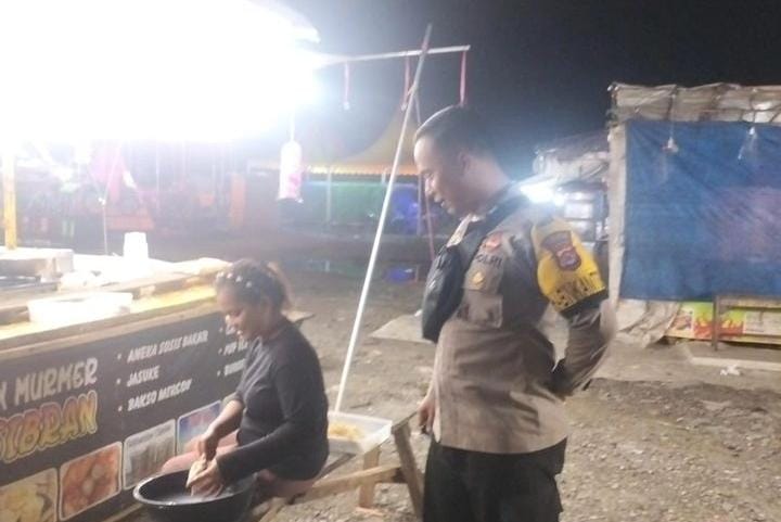 Bhabinkamtibmas Polsek Angsana Polres Pandeglang Sambangi Masyarakat Desa Sumurlaban dan Sampaikan Pesan Kamtibmas 5 WhatsApp Image 2024 06 30 at 18.55.35
