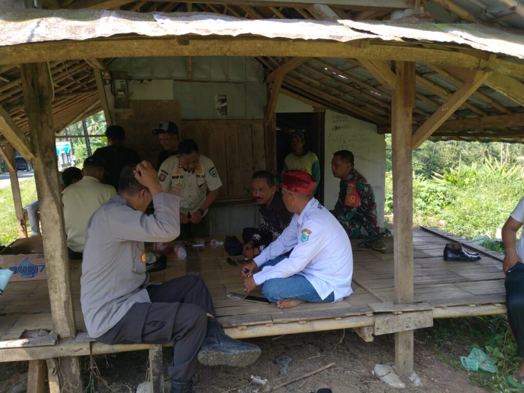 Kapolsek Angsana Polres Pandeglang Kunjungi Camat Angsana dan Berkoordinasi Terkait dengan Kondusifitas Wilayah 6 WhatsApp Image 2024 07 02 at 05.31.26